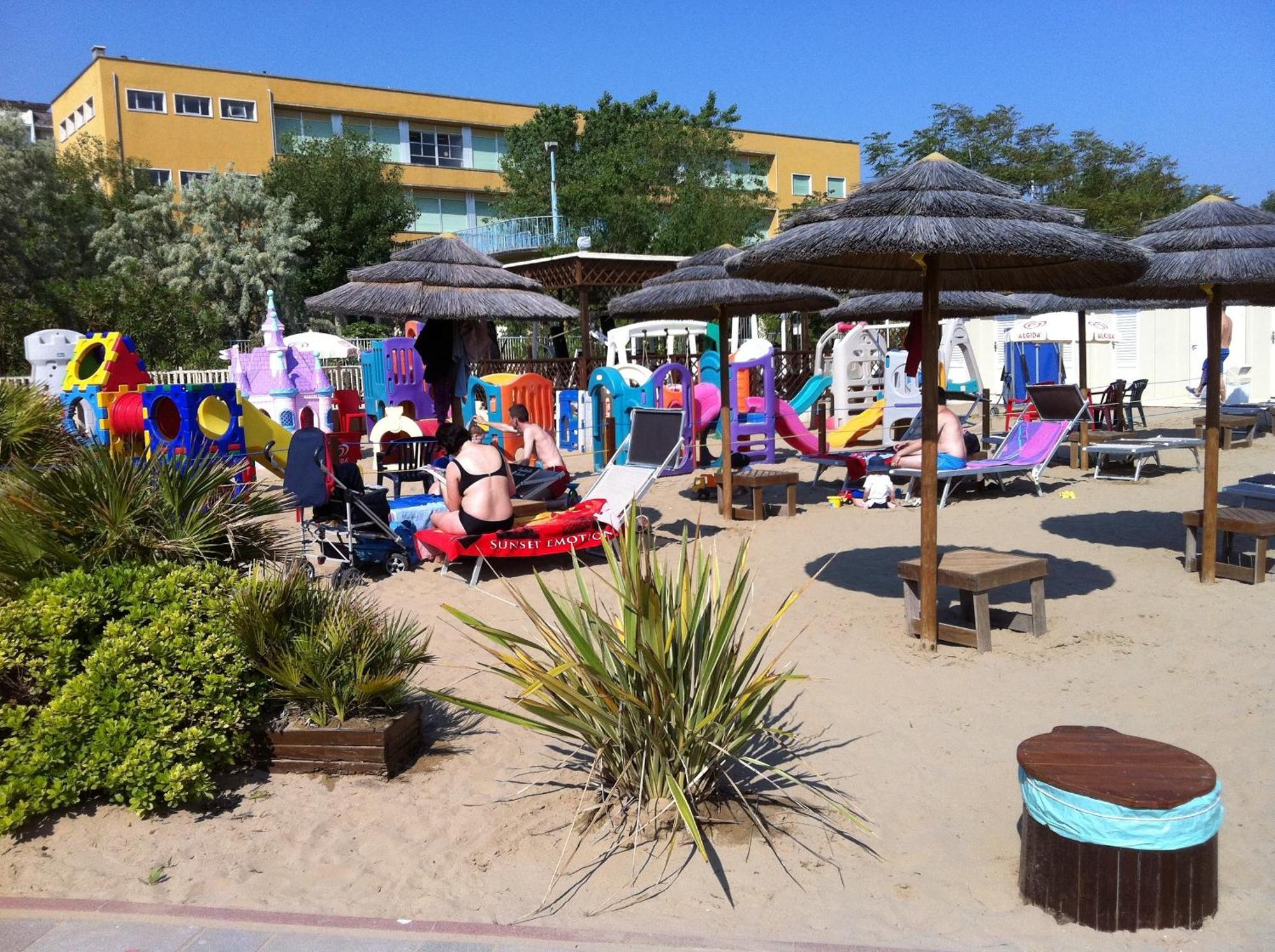 Viva Beach Hotel ริมินี ภายนอก รูปภาพ